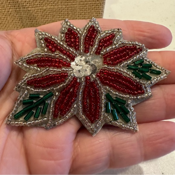 Vintage 1988 Avon set of 2 “All that Glitters” pins/brooch- Ponsettia & Bow tie - Picture 6 of 12